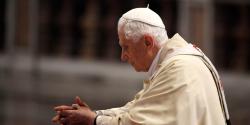 Zříkám se služby římského biskupa (11.2.2013 odstoupil Benedikt XVI.) Zříkám se služby římského biskupa (11.2.2013 odstoupil Benedikt XVI.)